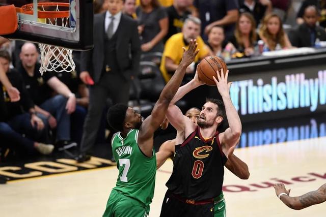 利拉德41分雄鹿逆转胜快船 森林里险胜开拓者