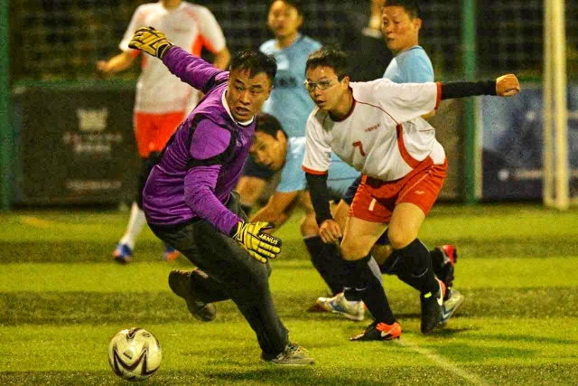 萨林杰22+16吉伦沃特32+8+13 深圳克山东9连胜